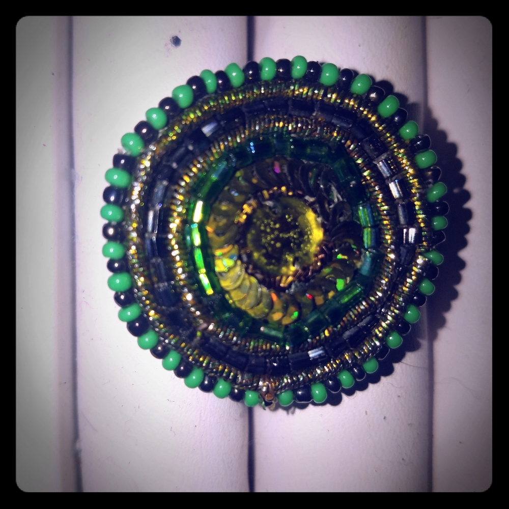 Adjustable ring .